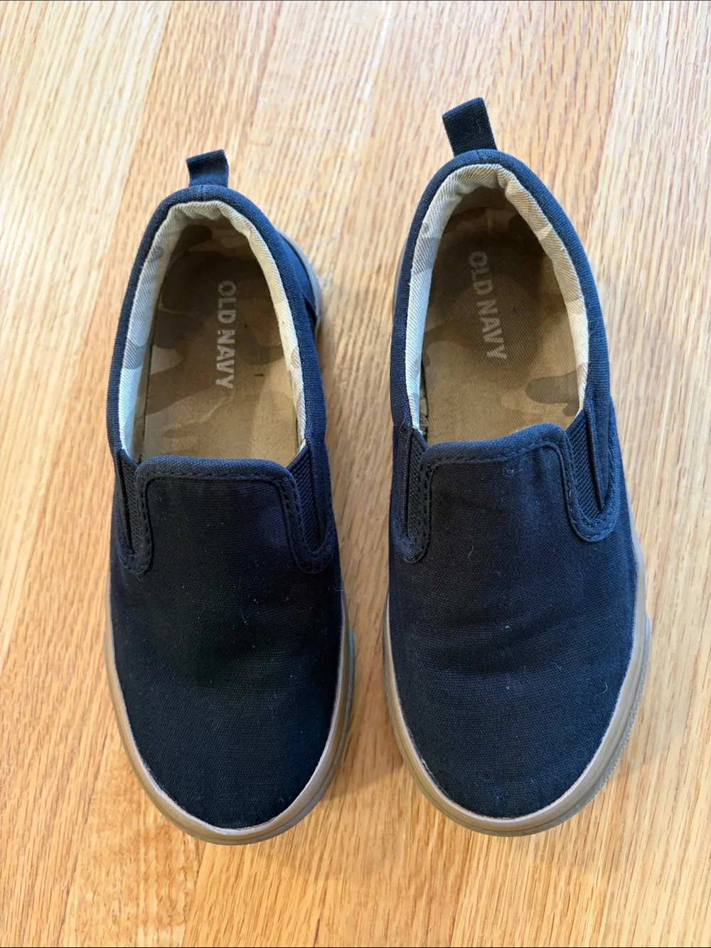 Old Navy Black Slip-On Kids Dress Shoes with Brown Soles size 12